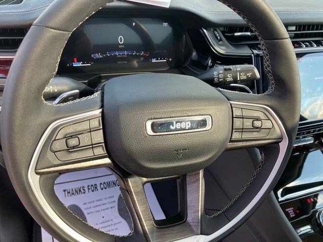 Certified 2023 Jeep Grand Cherokee Limited w/ Luxury Tech Group II AWD/4WD image 16