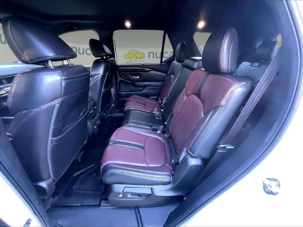 Used 2025 Honda Pilot Black Edition image 15