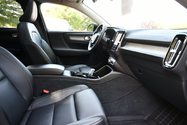 Certified 2023 Volvo XC40 B5 Plus w/ Driver Assist Package AWD/4WD image 34