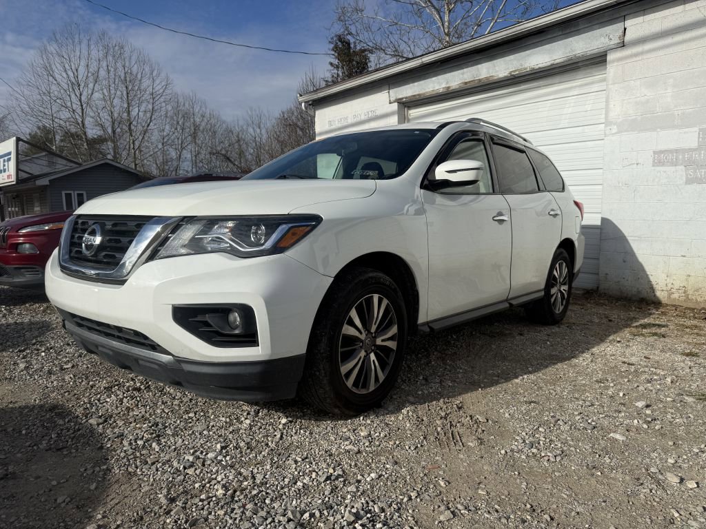 Used 2019 Nissan Pathfinder SV image 1
