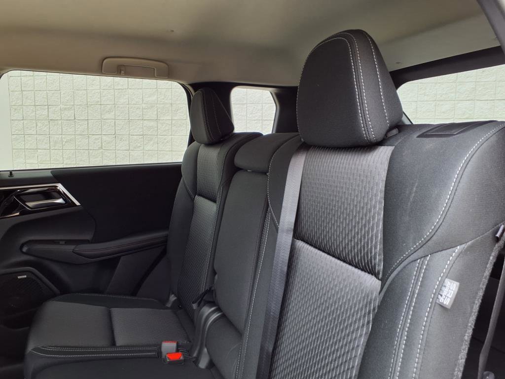 New 2025 Mitsubishi Outlander ES image 13