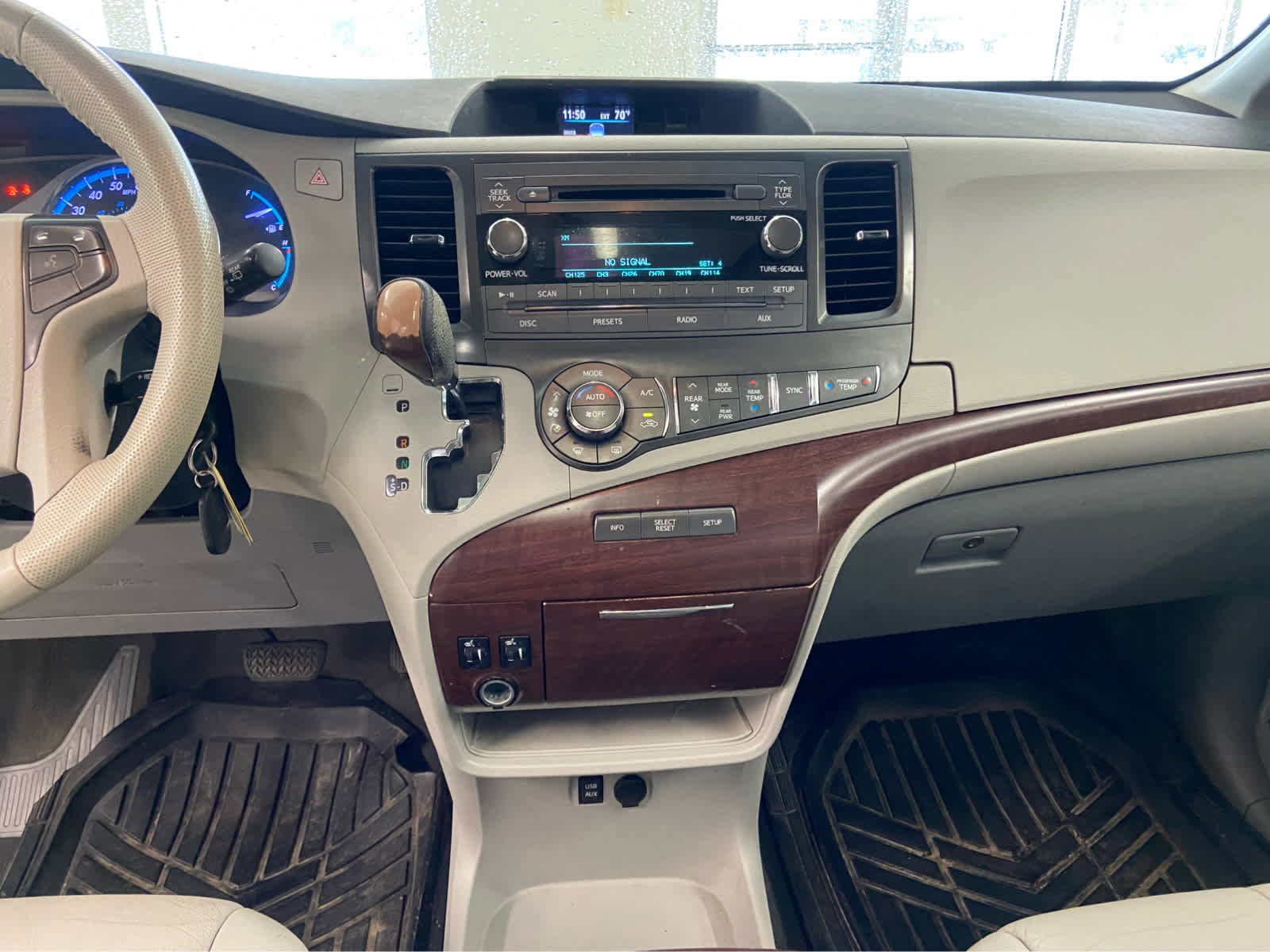 Used 2013 Toyota Sienna XLE FWD image 18
