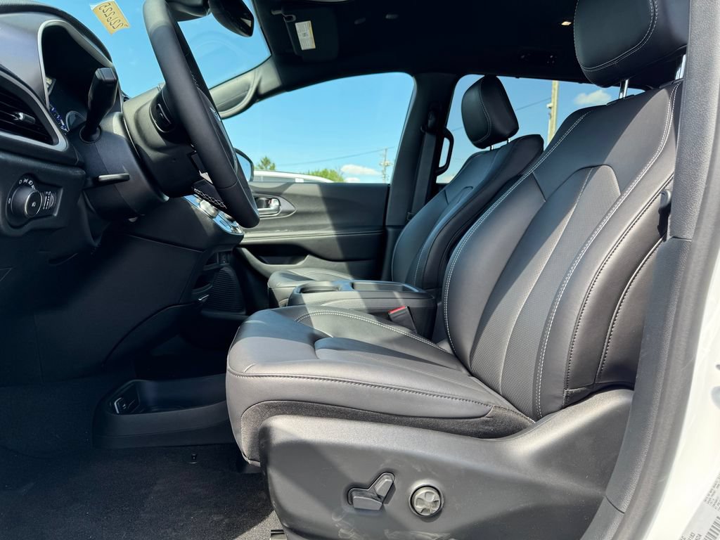 New 2026 Chrysler Pacifica Select FWD image 15