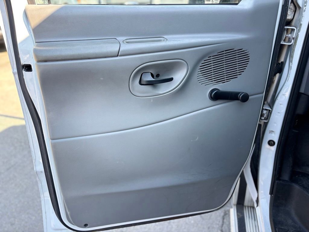 Used 2003 Ford E-350 and Econoline 350 XL RWD image 8