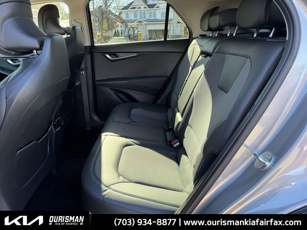 Used 2023 Kia Niro EX Touring image 19