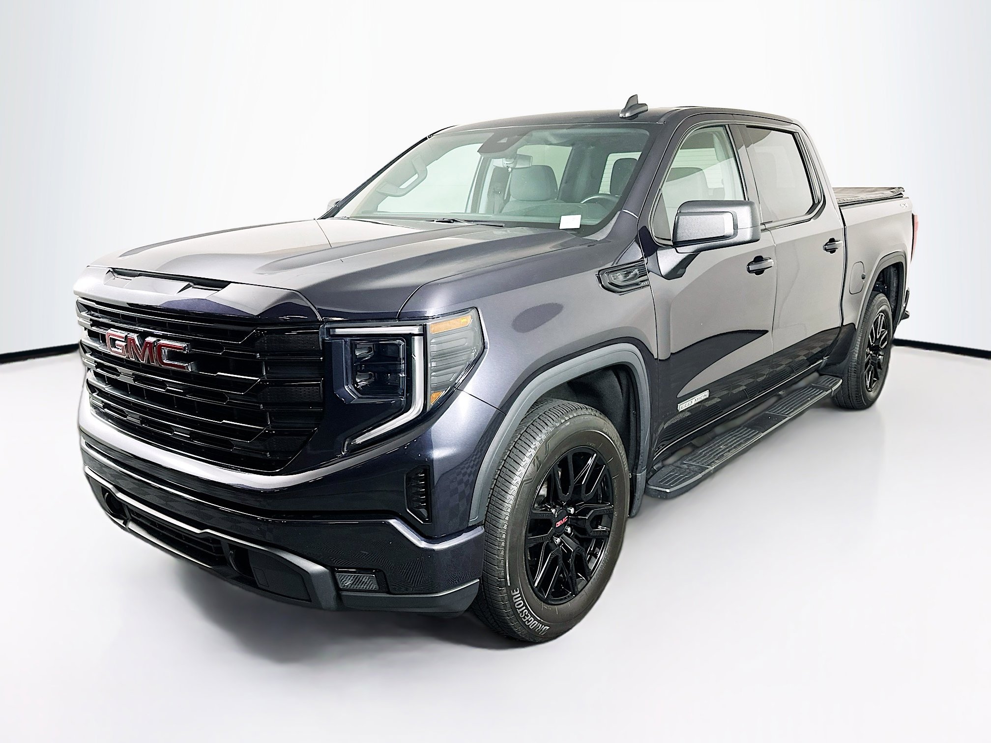 Used 2023 GMC Sierra 1500 Elevation AWD/4WD image 3