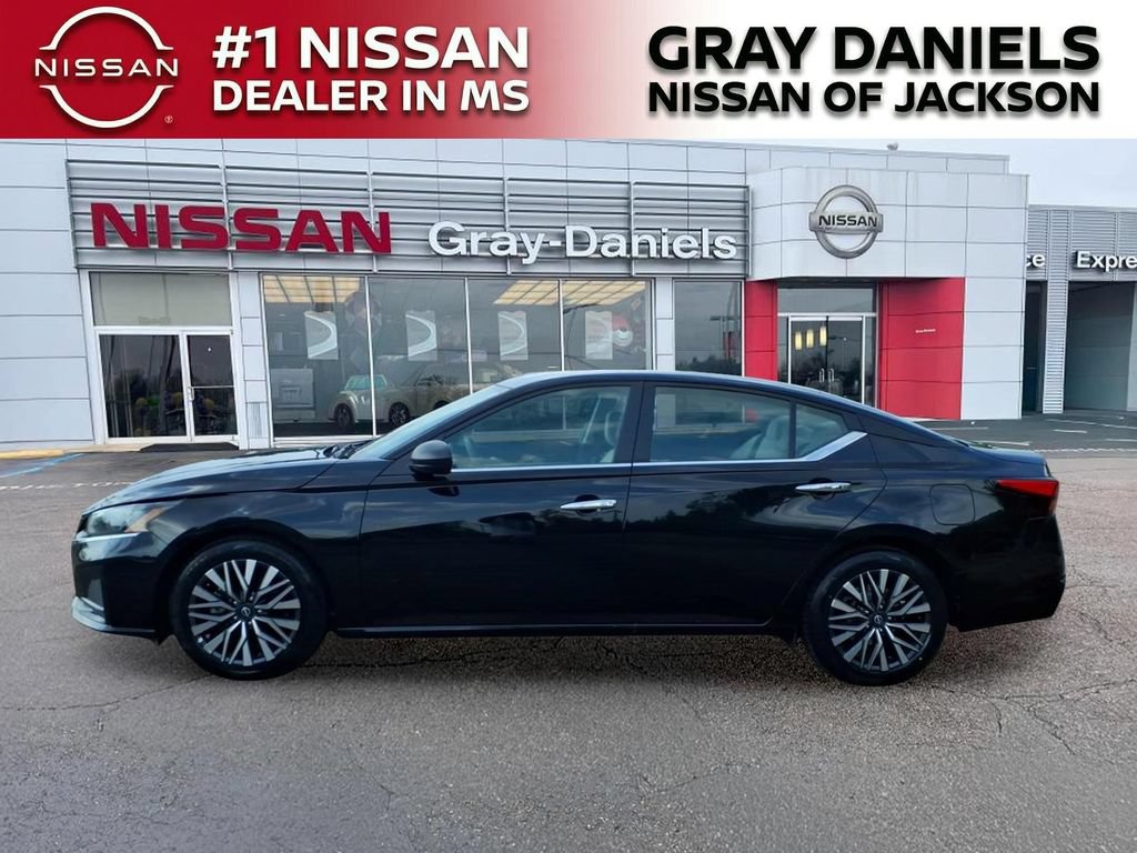 Used 2025 Nissan Altima 2.5 SV FWD video 4