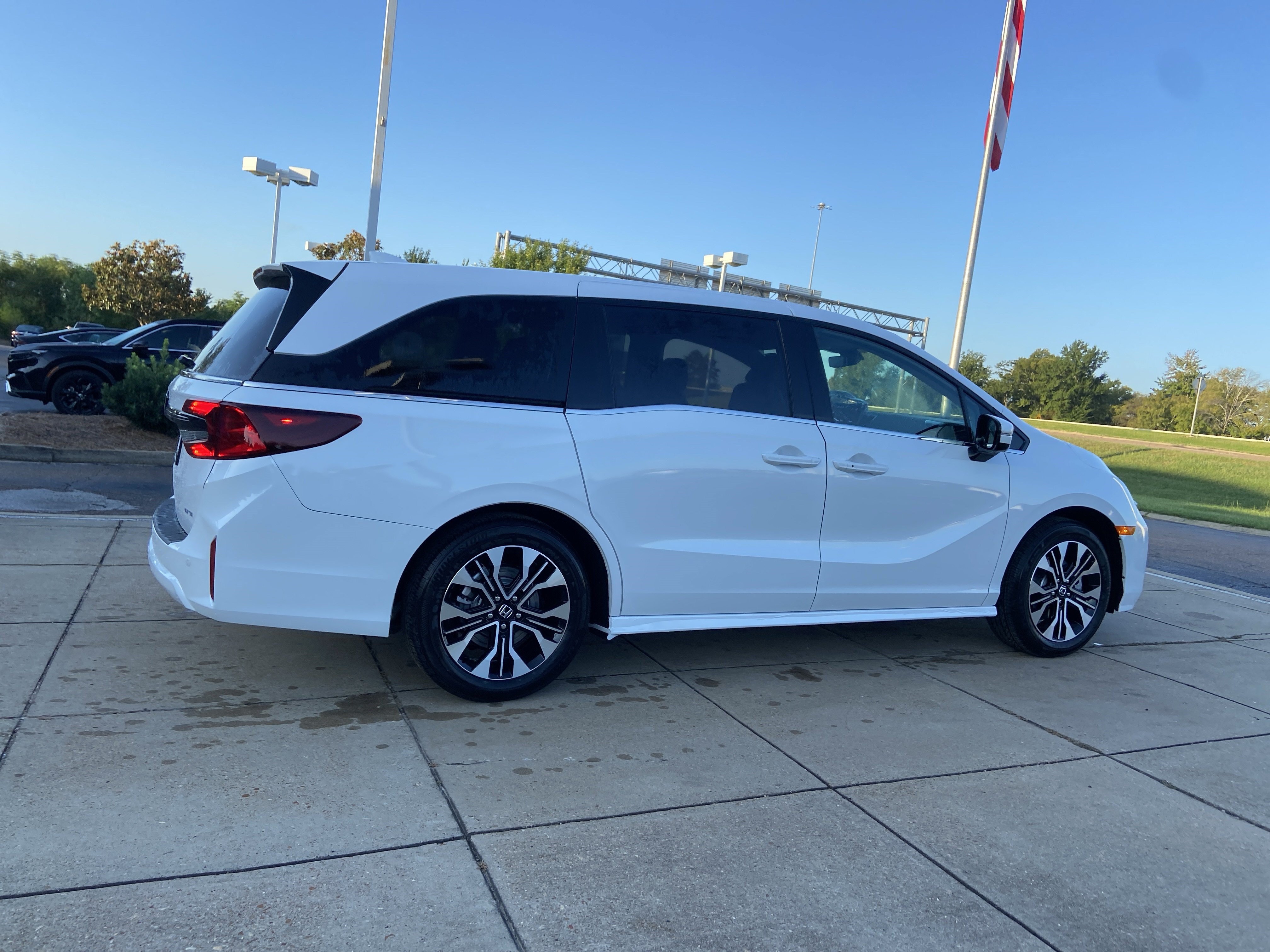 New 2027 Honda Odyssey Elite image 11
