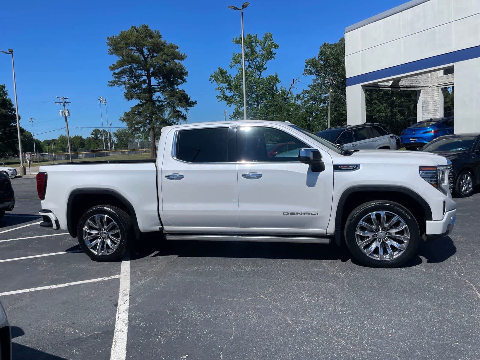 Used 2023 GMC Sierra 1500 Denali w/ Denali Reserve Package AWD/4WD image 5