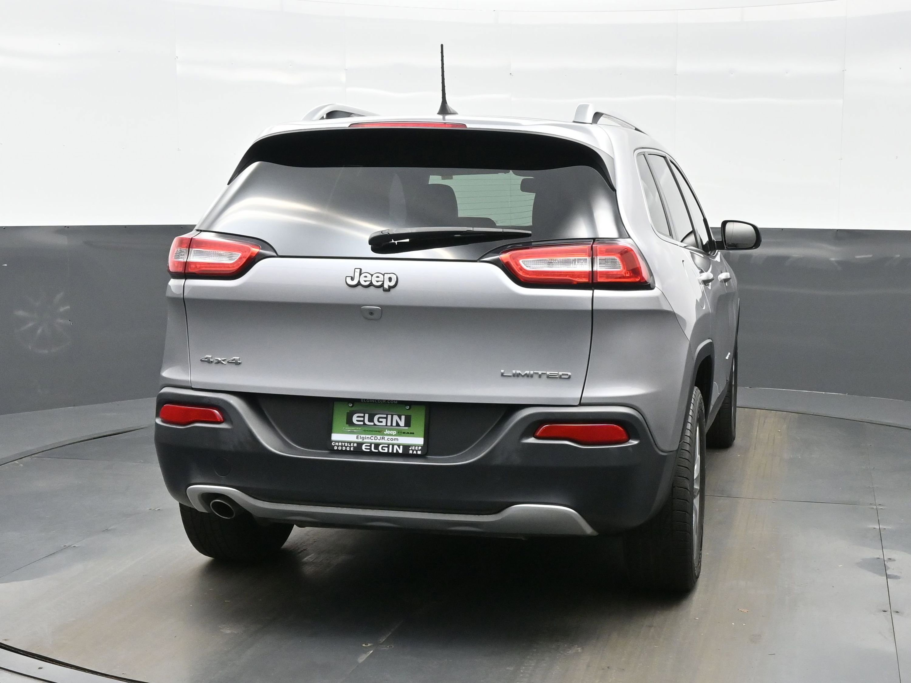 Used 2017 Jeep Cherokee Limited AWD/4WD image 5