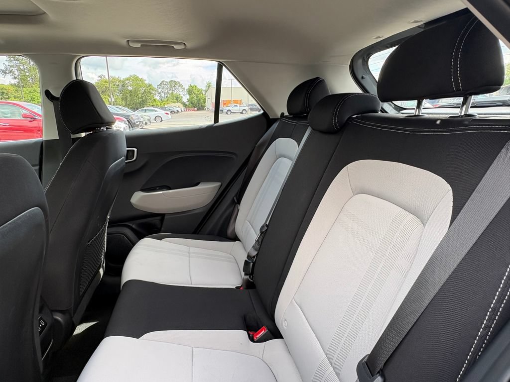 Used 2025 Hyundai Venue SEL FWD image 19
