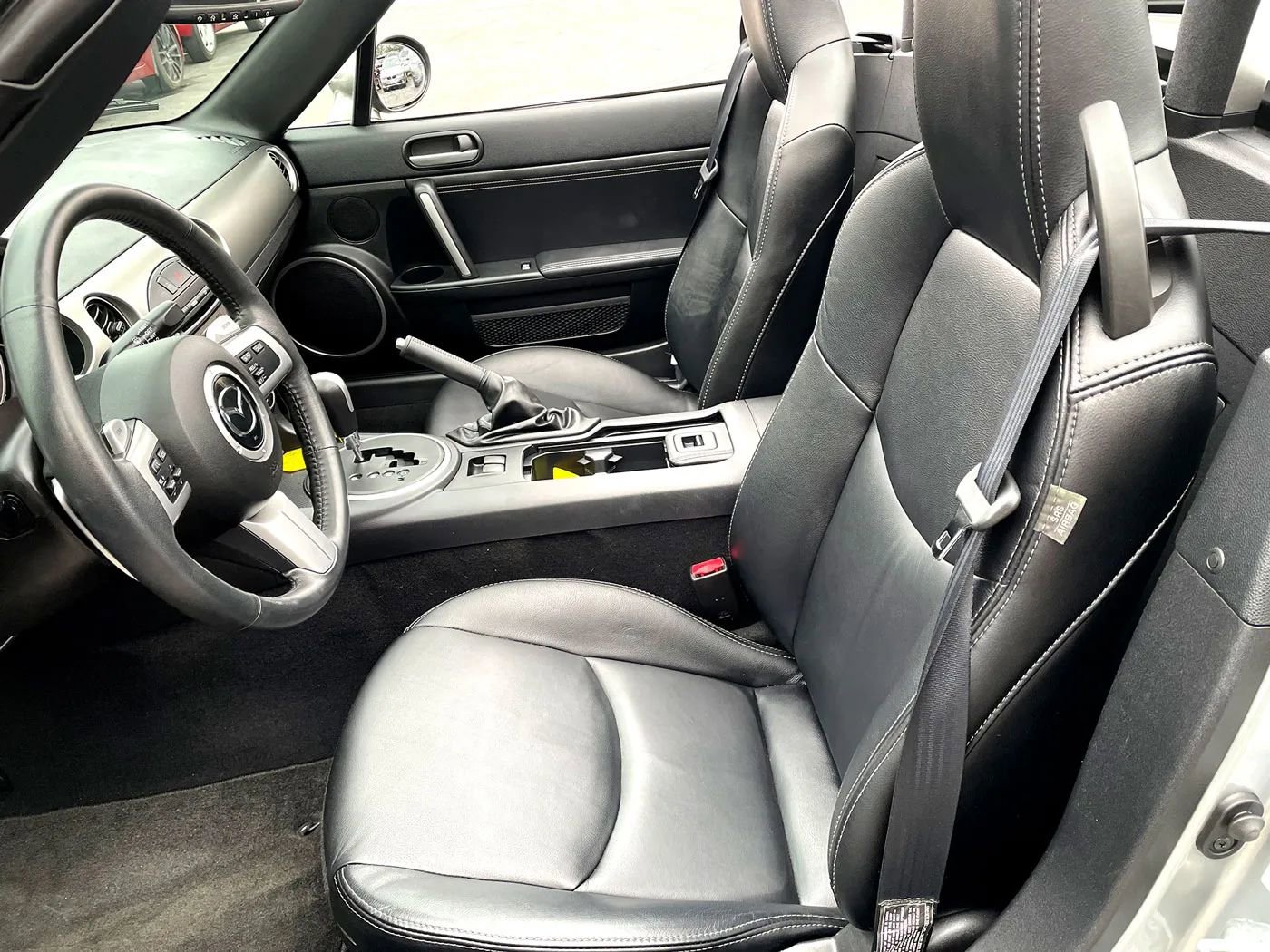 Used 2010 MAZDA MX-5 Miata Grand Touring w/ Premium Pkg image 15