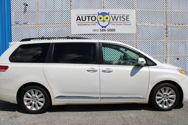 Used 2014 Toyota Sienna Limited w/ Limited Premium Package FWD image 3