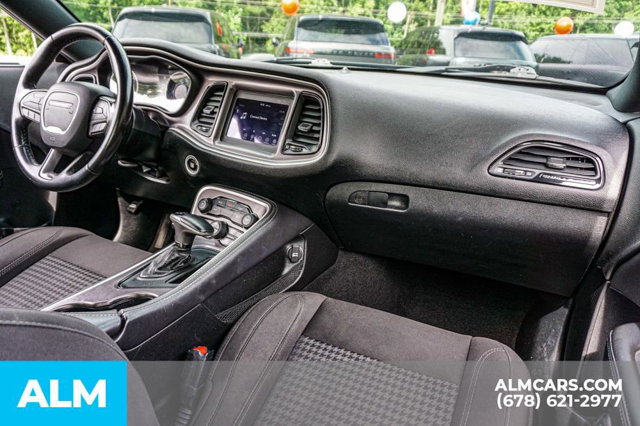 Used 2019 Dodge Challenger SXT RWD image 21