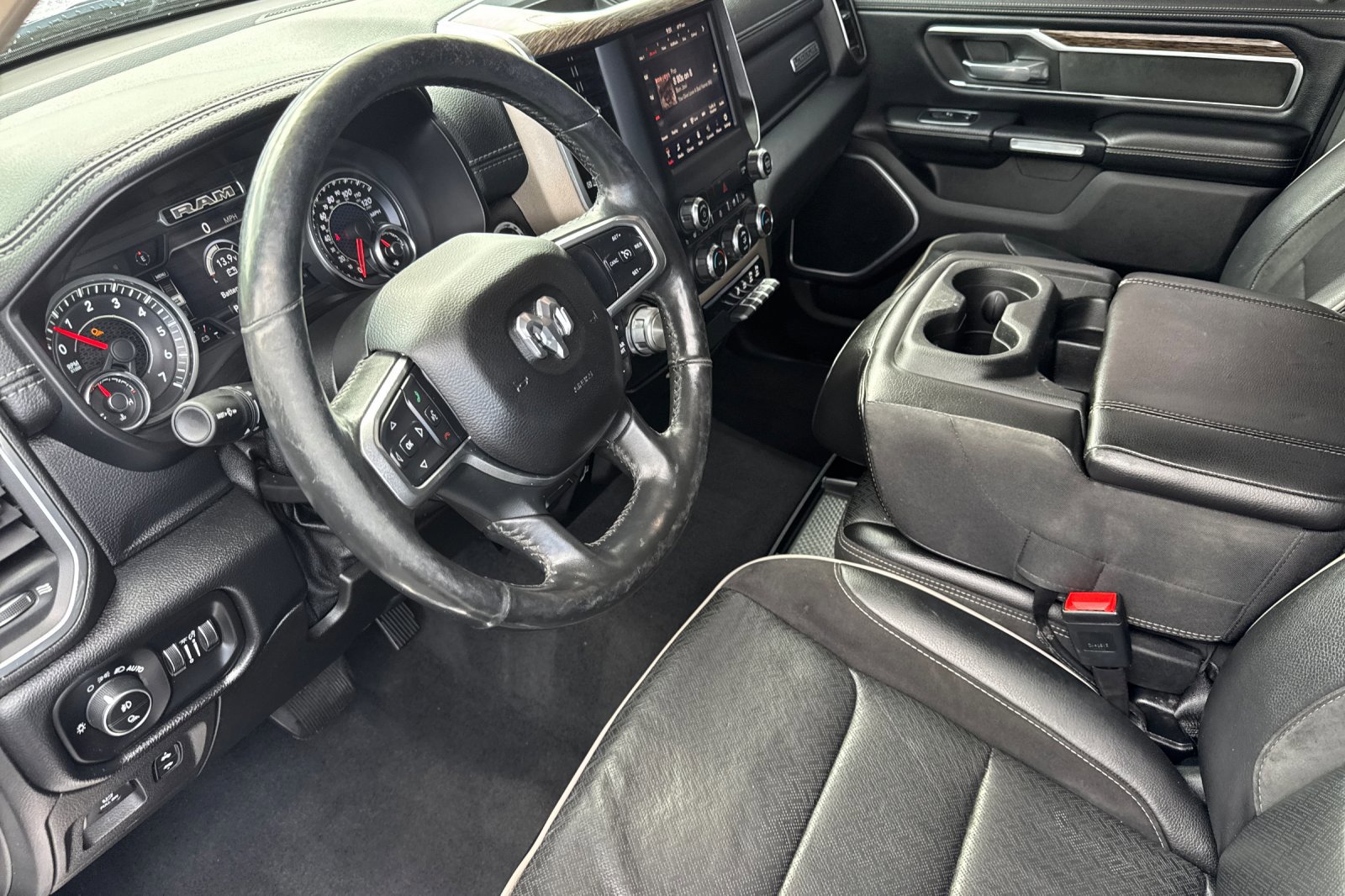 Used 2019 RAM 1500 Laramie AWD/4WD image 10