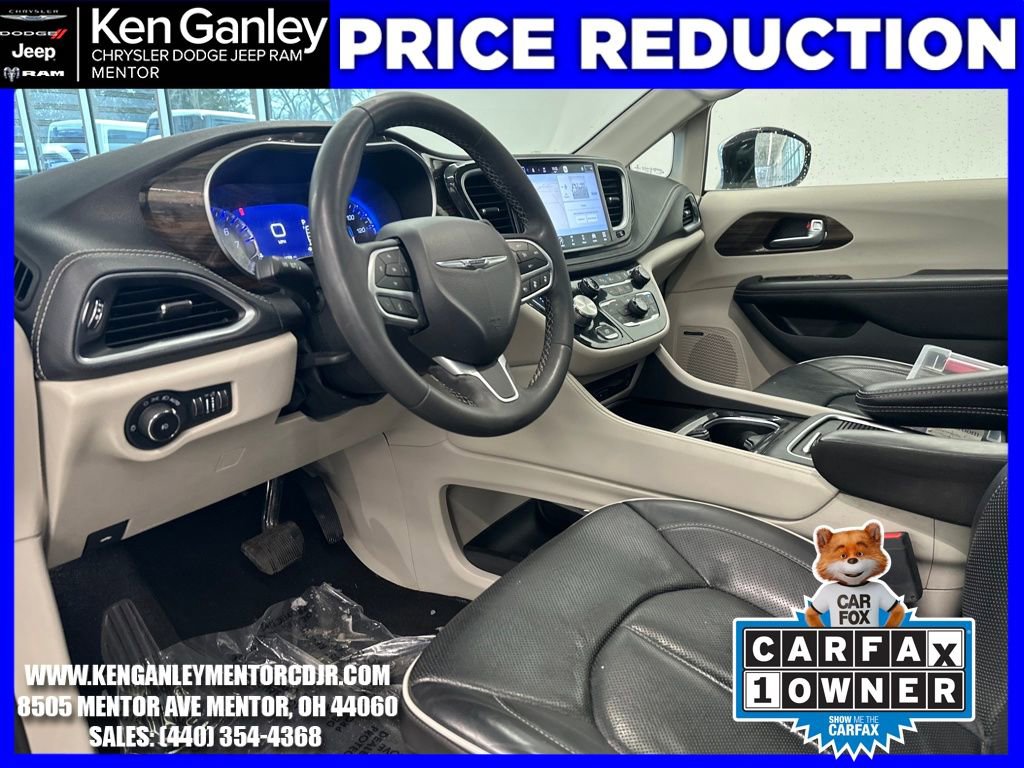 Used 2023 Chrysler Pacifica Limited w/ Uconnect Theater Family Group image 18