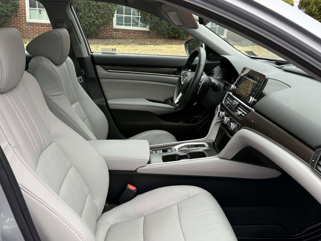 Used 2018 Honda Accord Touring image 14