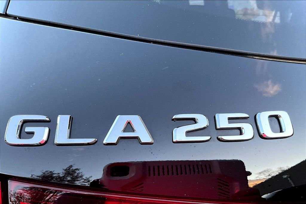 Used 2025 Mercedes-Benz GLA 250 4MATIC image 33