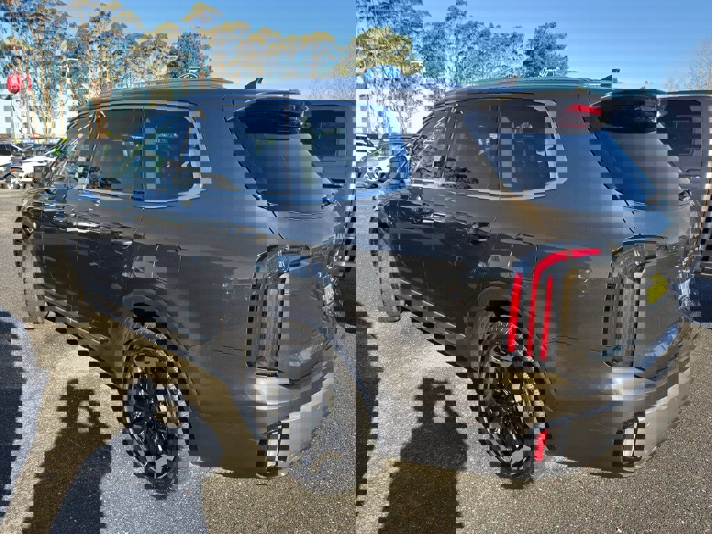 Used 2025 Kia Telluride EX w/ EX Captain's Chair Package image 2