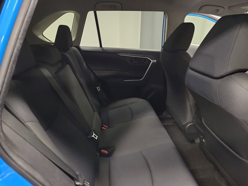 Used 2019 Toyota RAV4 LE w/ Carpet Mat Package image 21