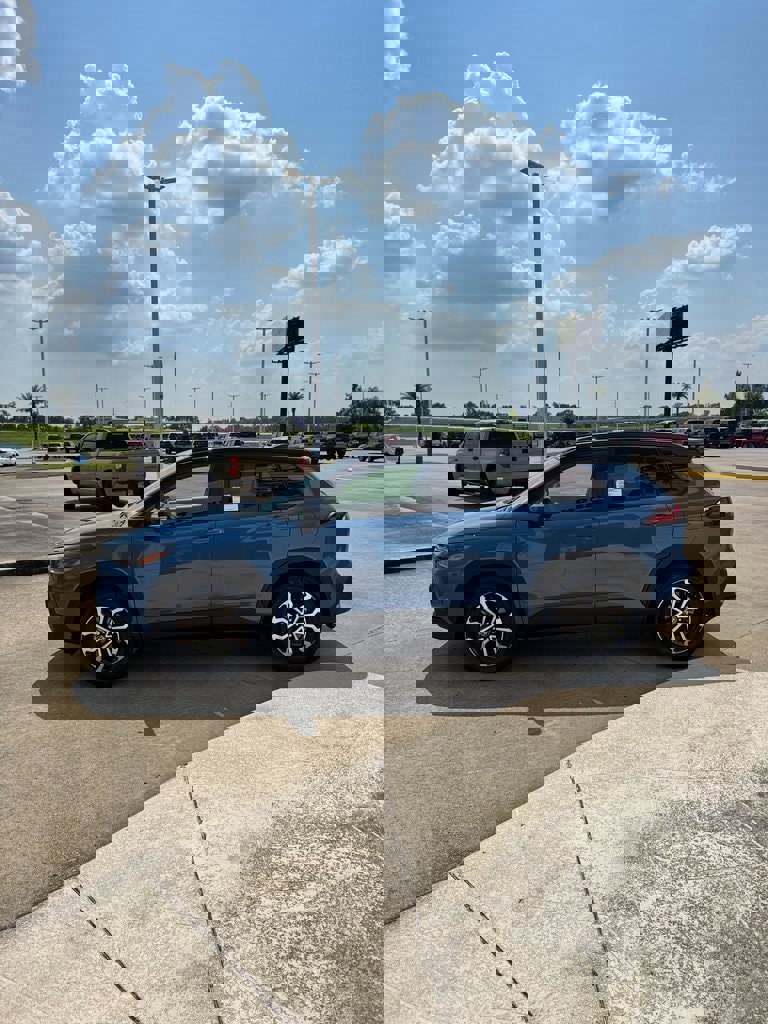 Used 2026 Toyota Corolla Cross AWD Hybrid w/ Moonroof Package image 5