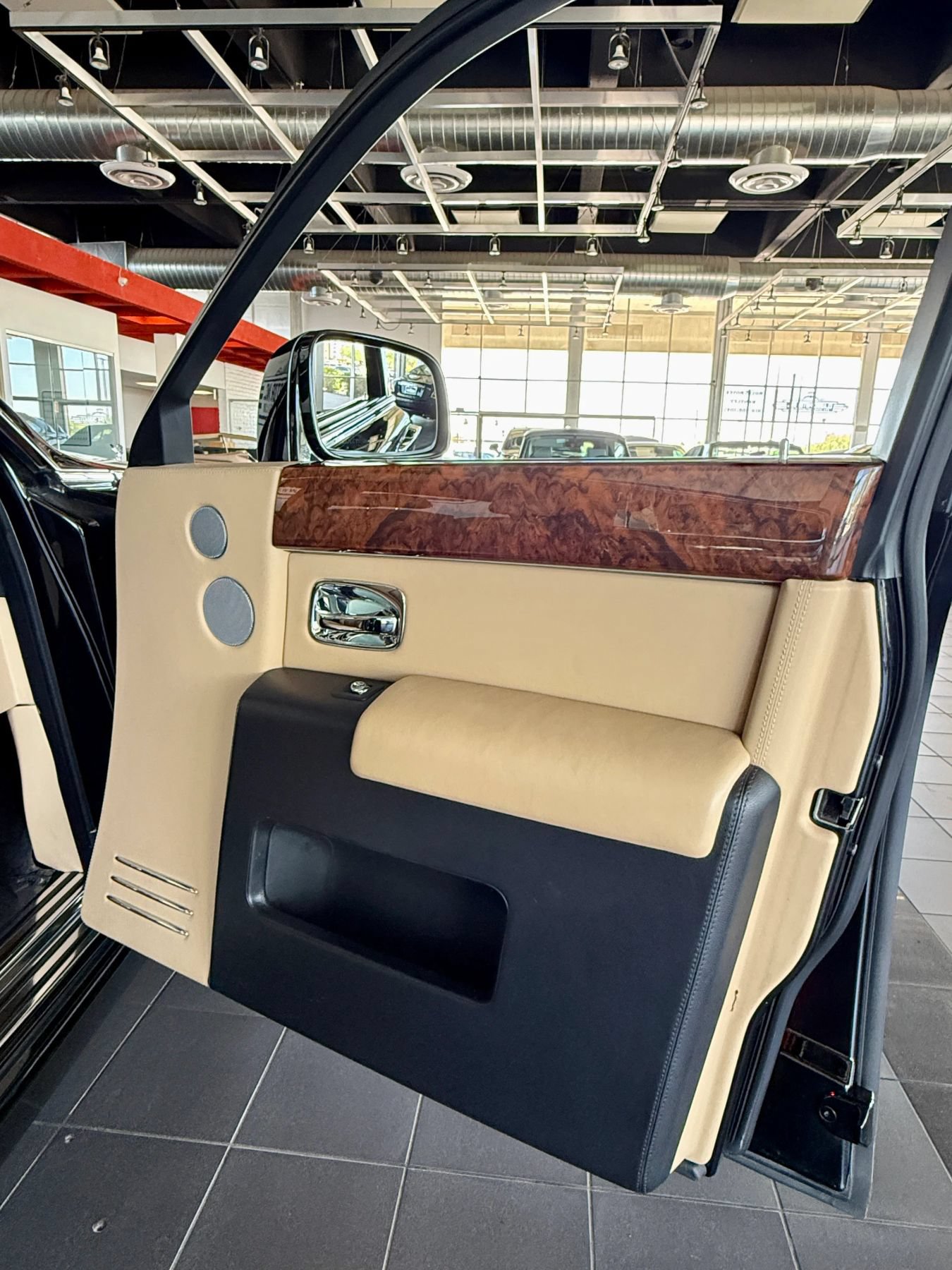 Used 2015 Rolls-Royce Phantom Sedan RWD image 33