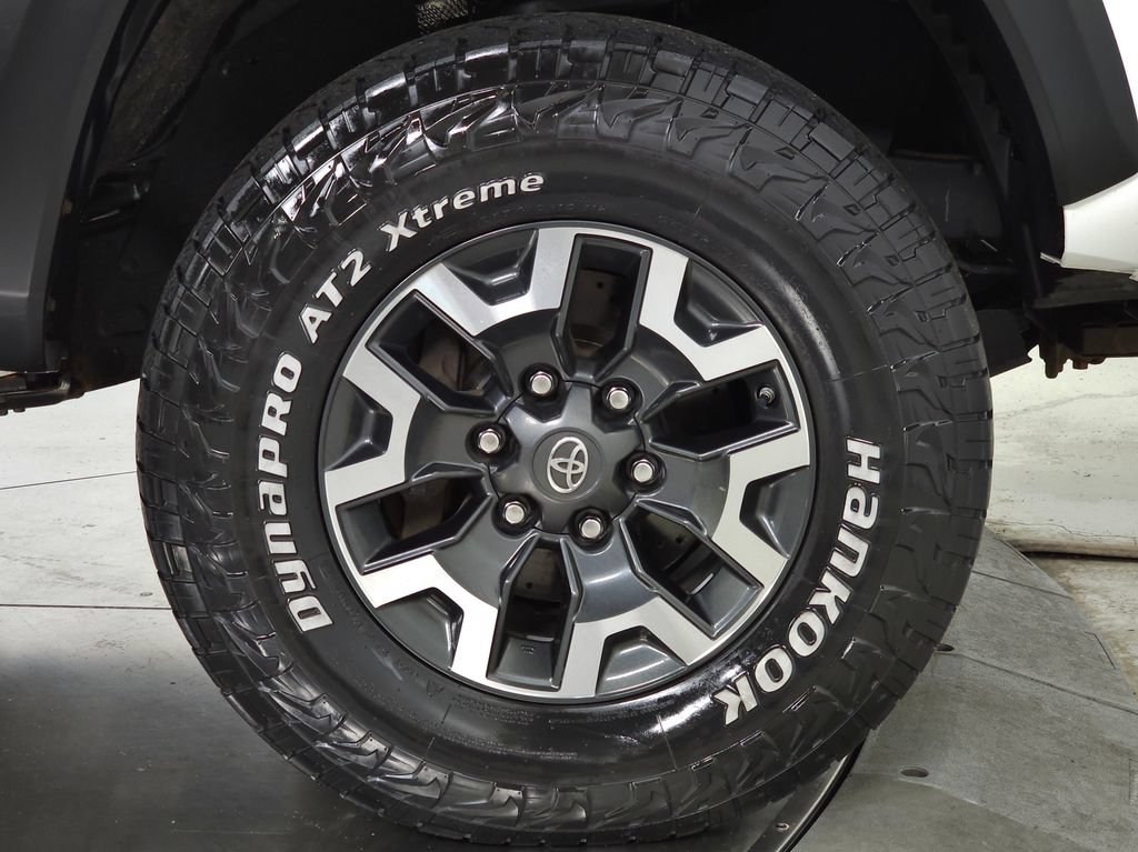 Used 2019 Toyota Tacoma TRD Off-Road AWD/4WD image 10