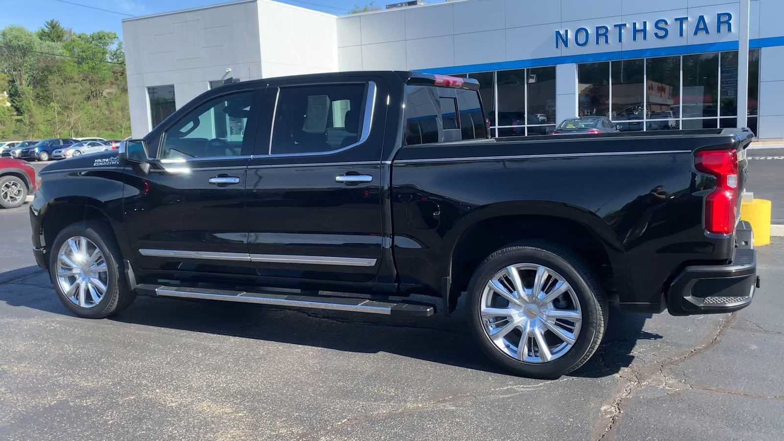 Certified 2023 Chevrolet Silverado 1500 High Country w/ High Country Premium Package AWD/4WD image 6