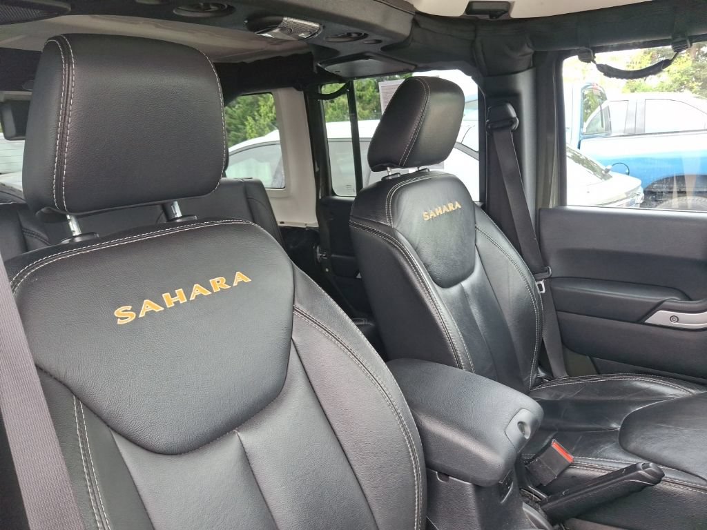 Used 2015 Jeep Wrangler Unlimited Sahara w/ Connectivity Group AWD/4WD image 13