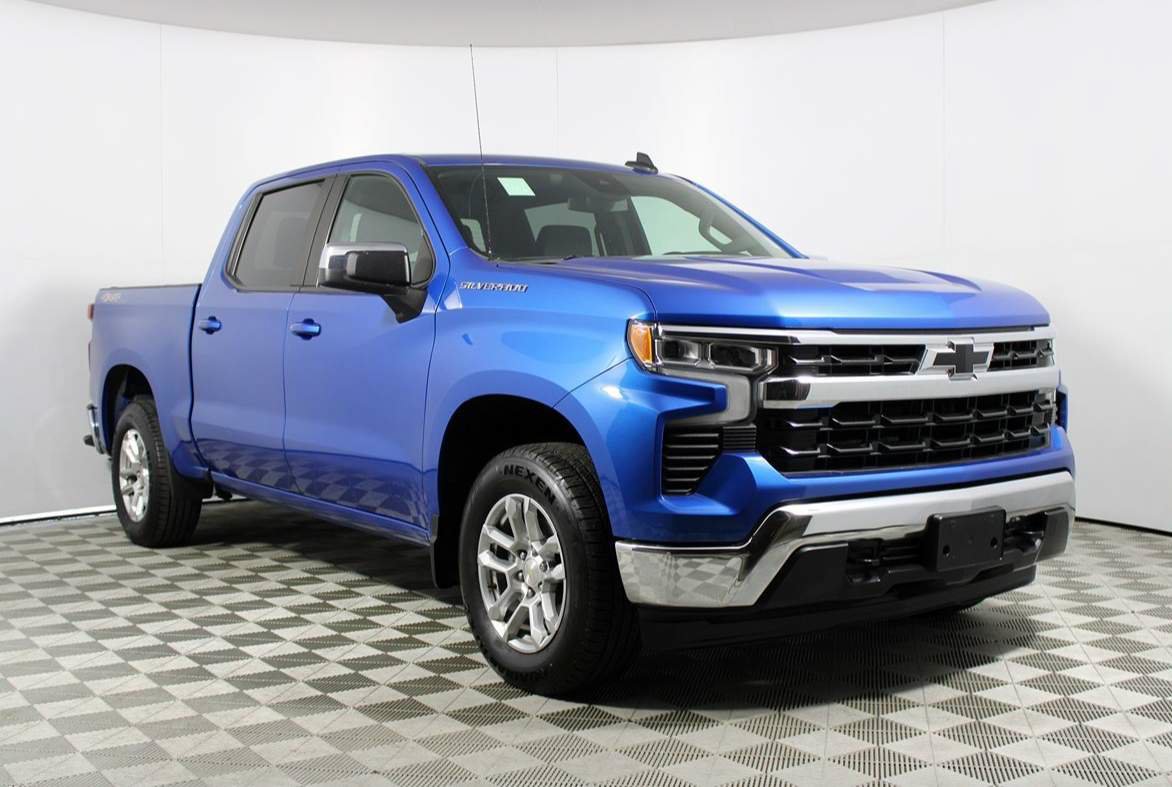 Used 2022 Chevrolet Silverado 1500 LT AWD/4WD image 24