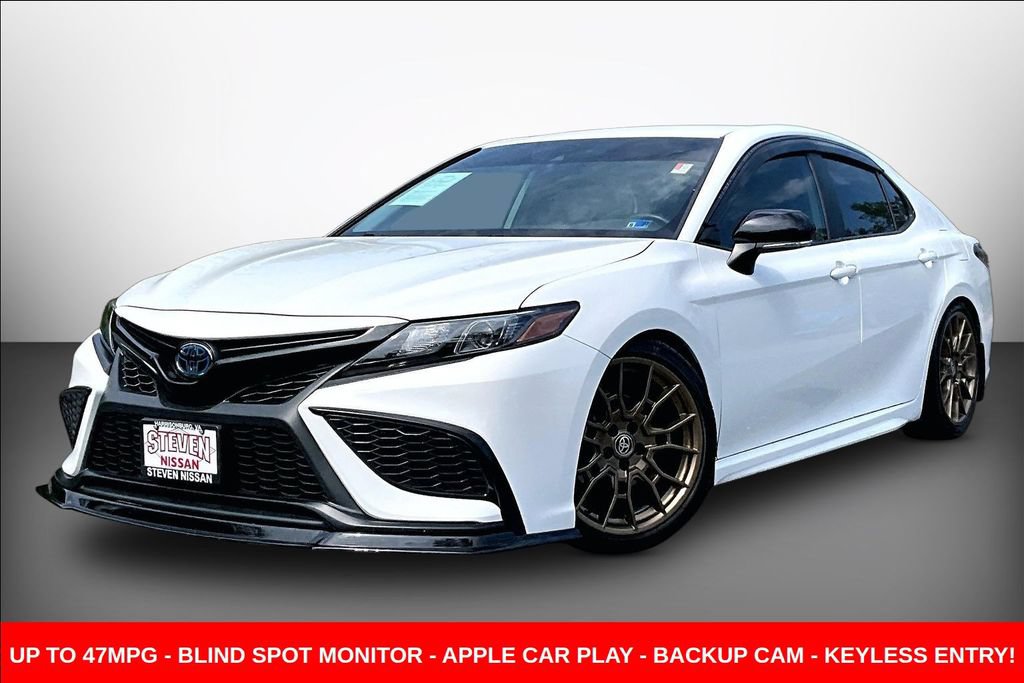Used 2023 Toyota Camry SE w/ Convenience Package FWD image 3