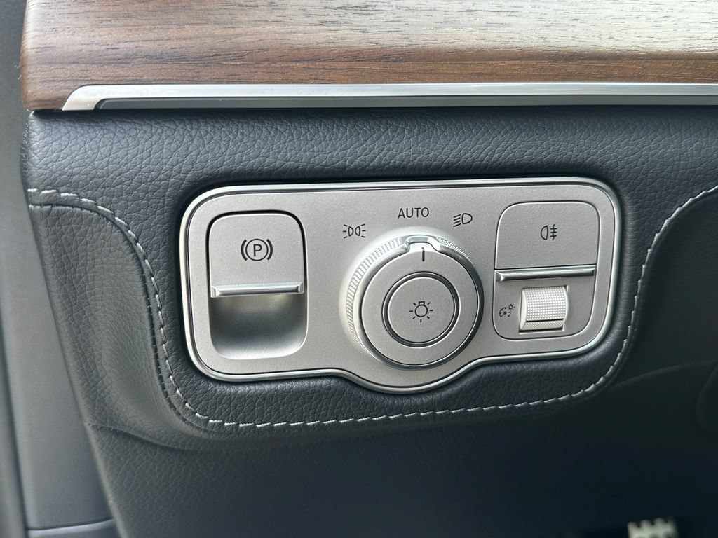 Certified 2025 Mercedes-Benz GLS 580 4MATIC image 35