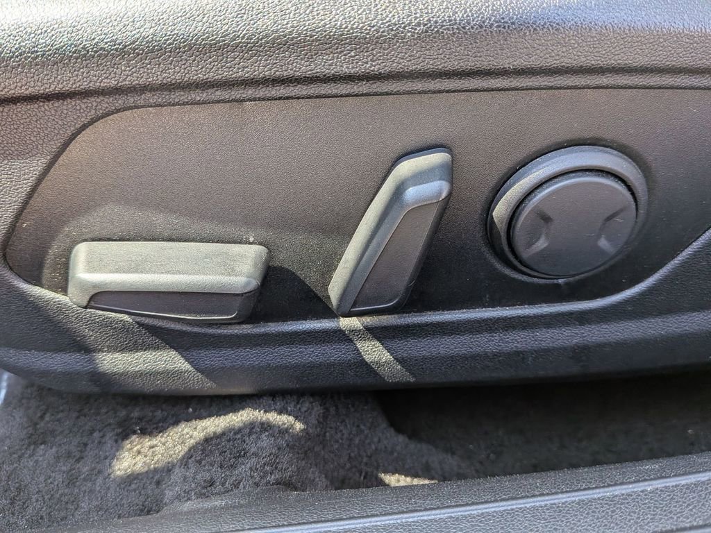 Used 2025 Hyundai Elantra Limited image 14