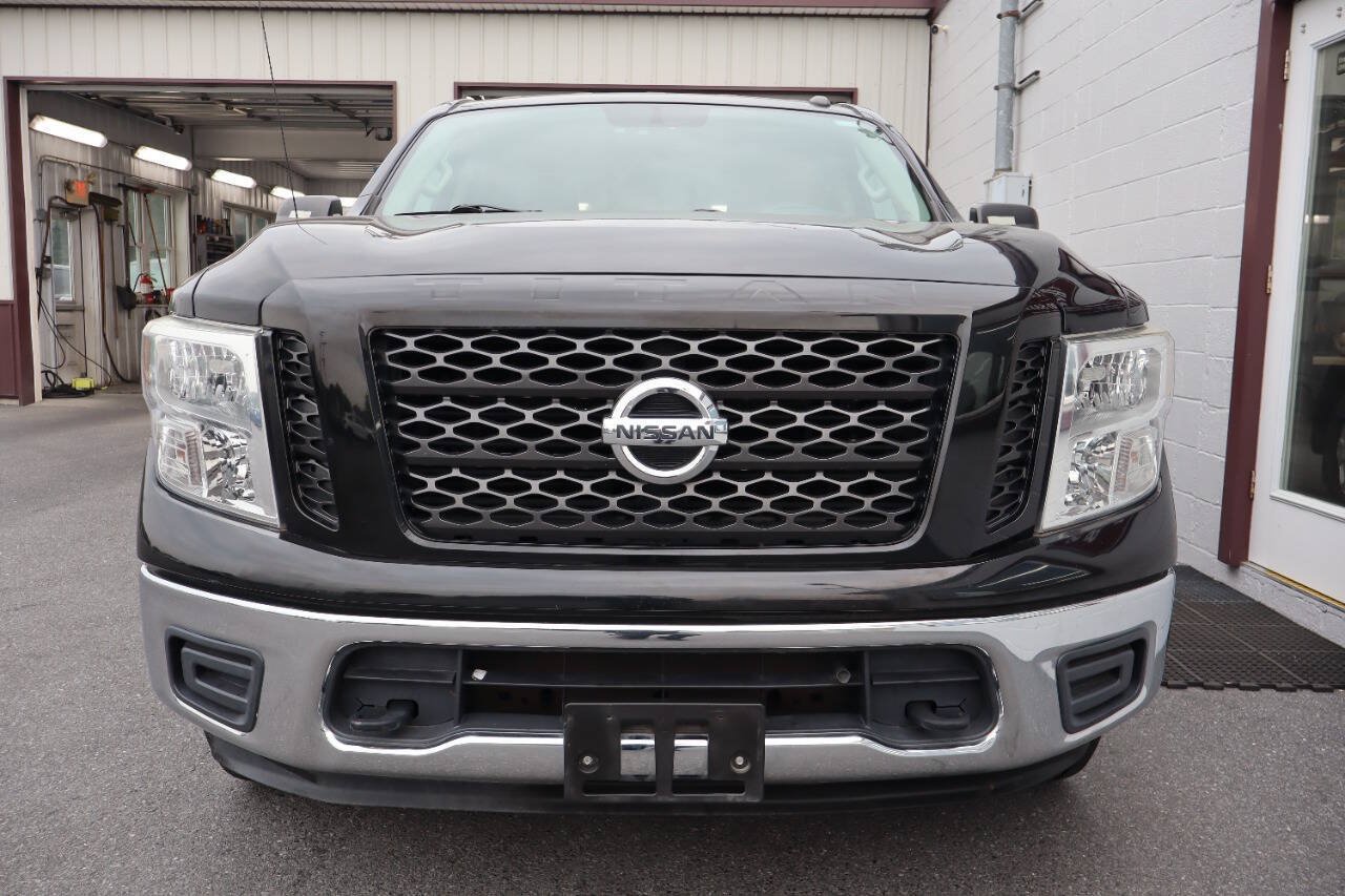Used 2019 Nissan Titan SV AWD/4WD image 2