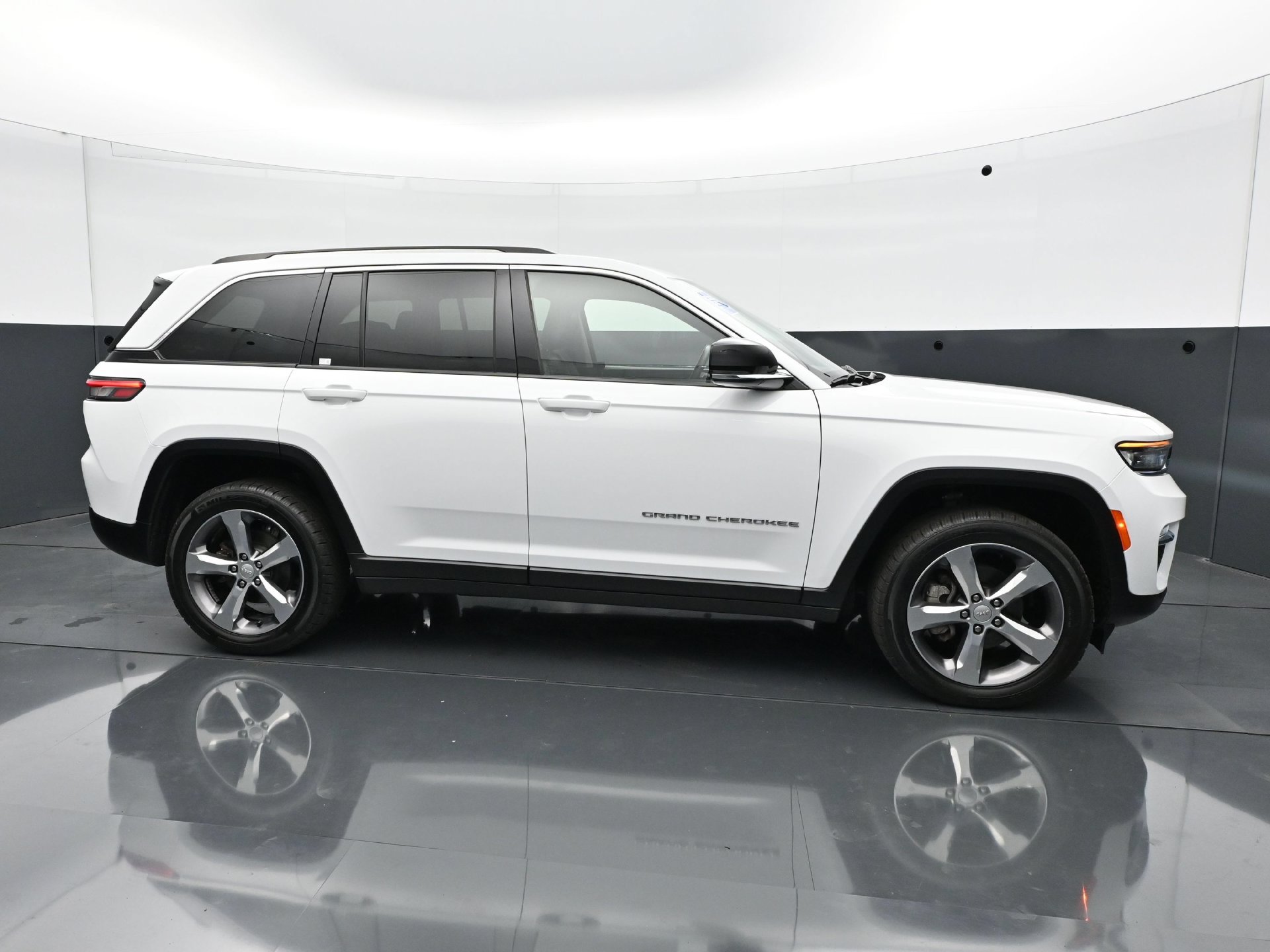 Used 2022 Jeep Grand Cherokee Limited AWD/4WD image 8