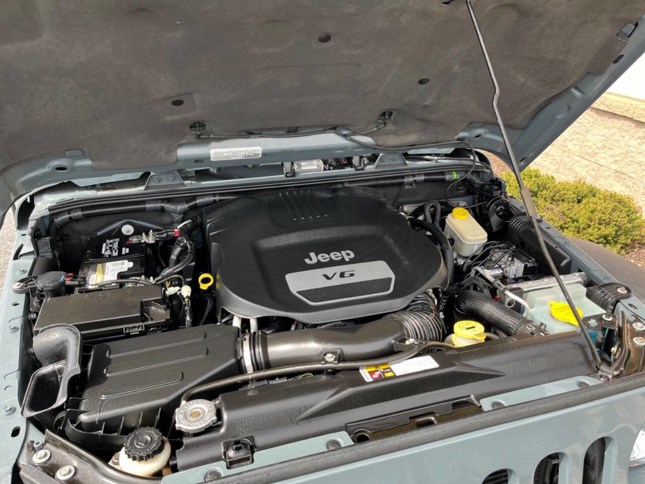 Used 2015 Jeep Wrangler Unlimited Rubicon w/ Dual Top Group image 37