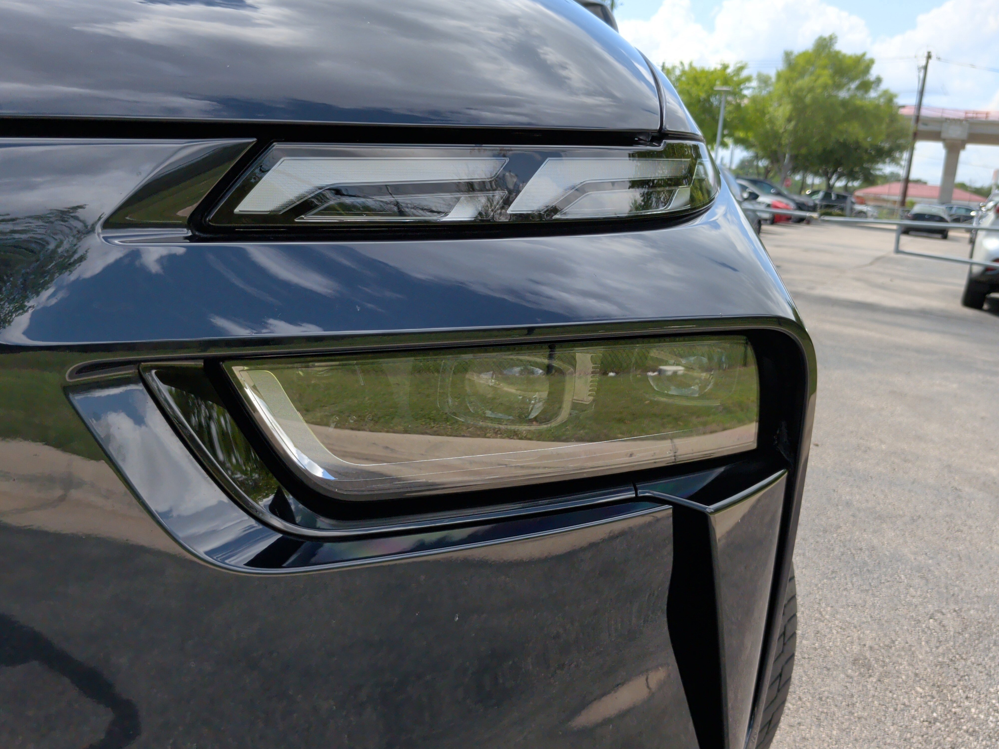 Used 2024 BMW X7 M60i w/ Executive Package image 3