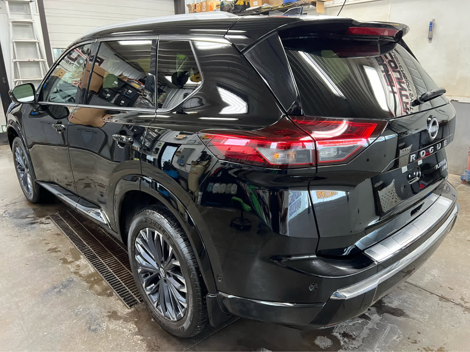 Used 2024 Nissan Rogue Platinum w/ Platinum Premium Package image 7
