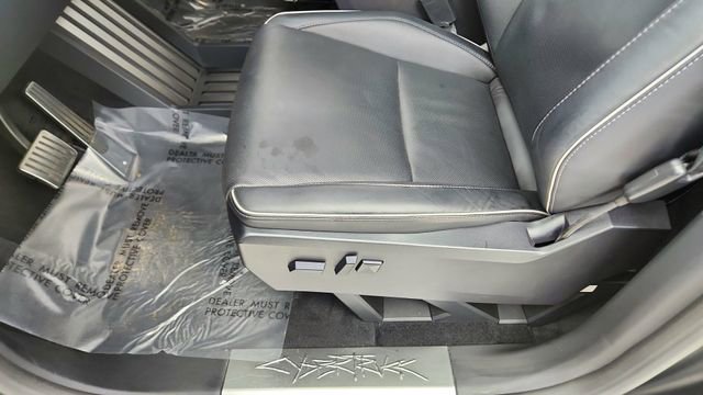 Used 2024 Tesla Cybertruck AWD Crew Cab image 31