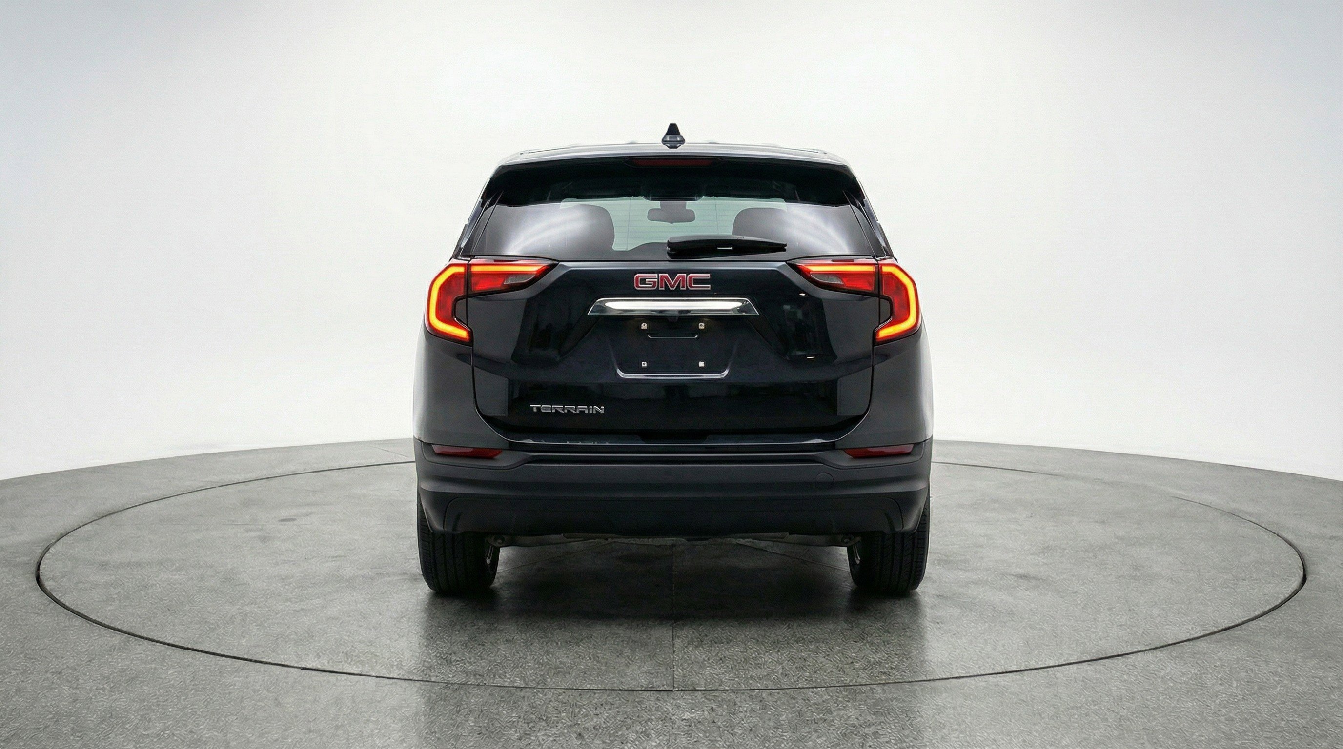 Used 2024 GMC Terrain SLT AWD/4WD image 7
