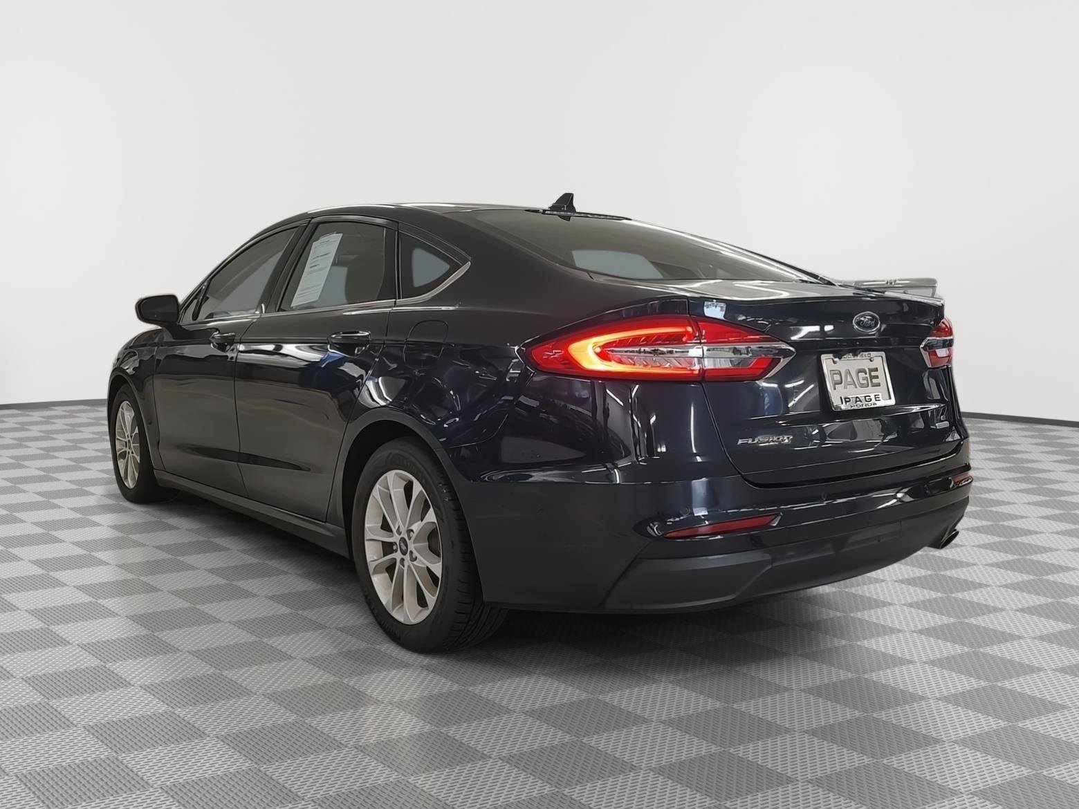 Used 2020 Ford Fusion SE FWD image 24