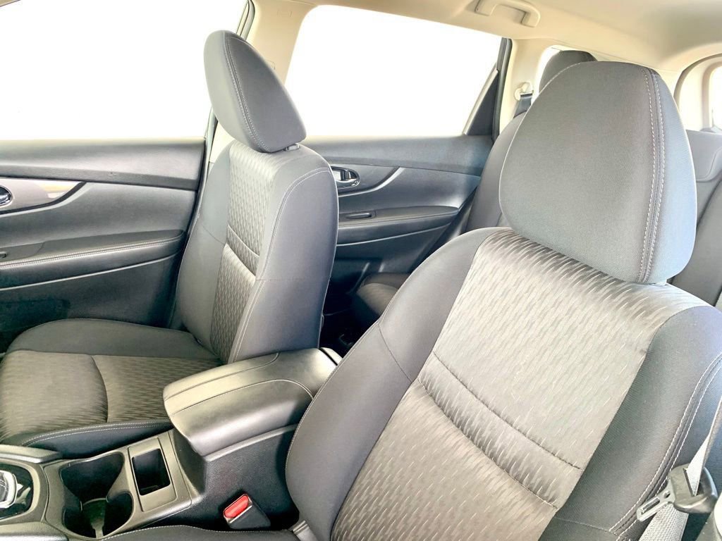 Used 2017 Nissan Rogue S image 12