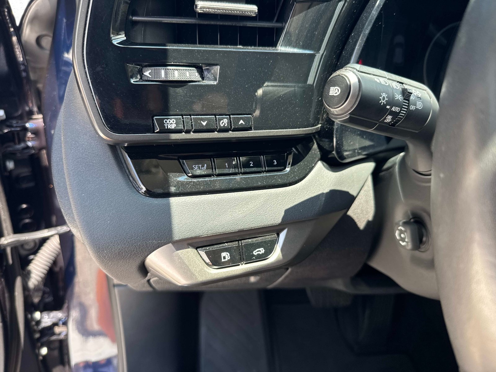 Used 2024 Lexus RX 350h w/ Accessory Package (Z1) AWD/4WD image 33