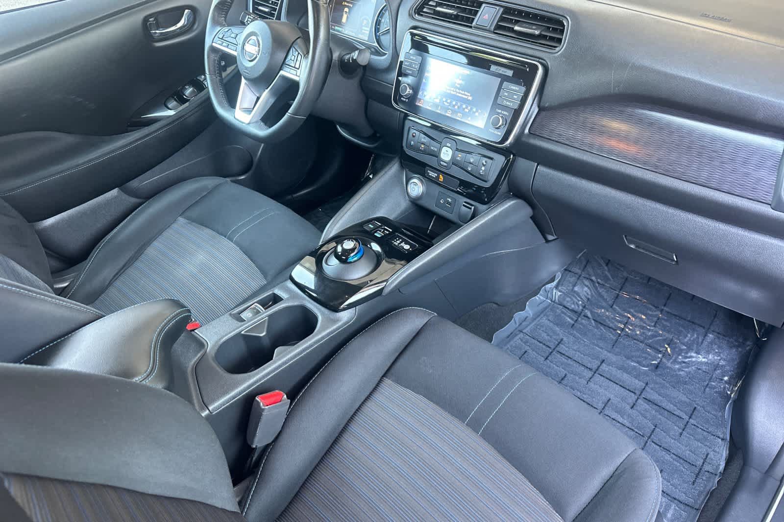 Used 2018 Nissan Leaf SV w/ SV Technology Package FWD image 16