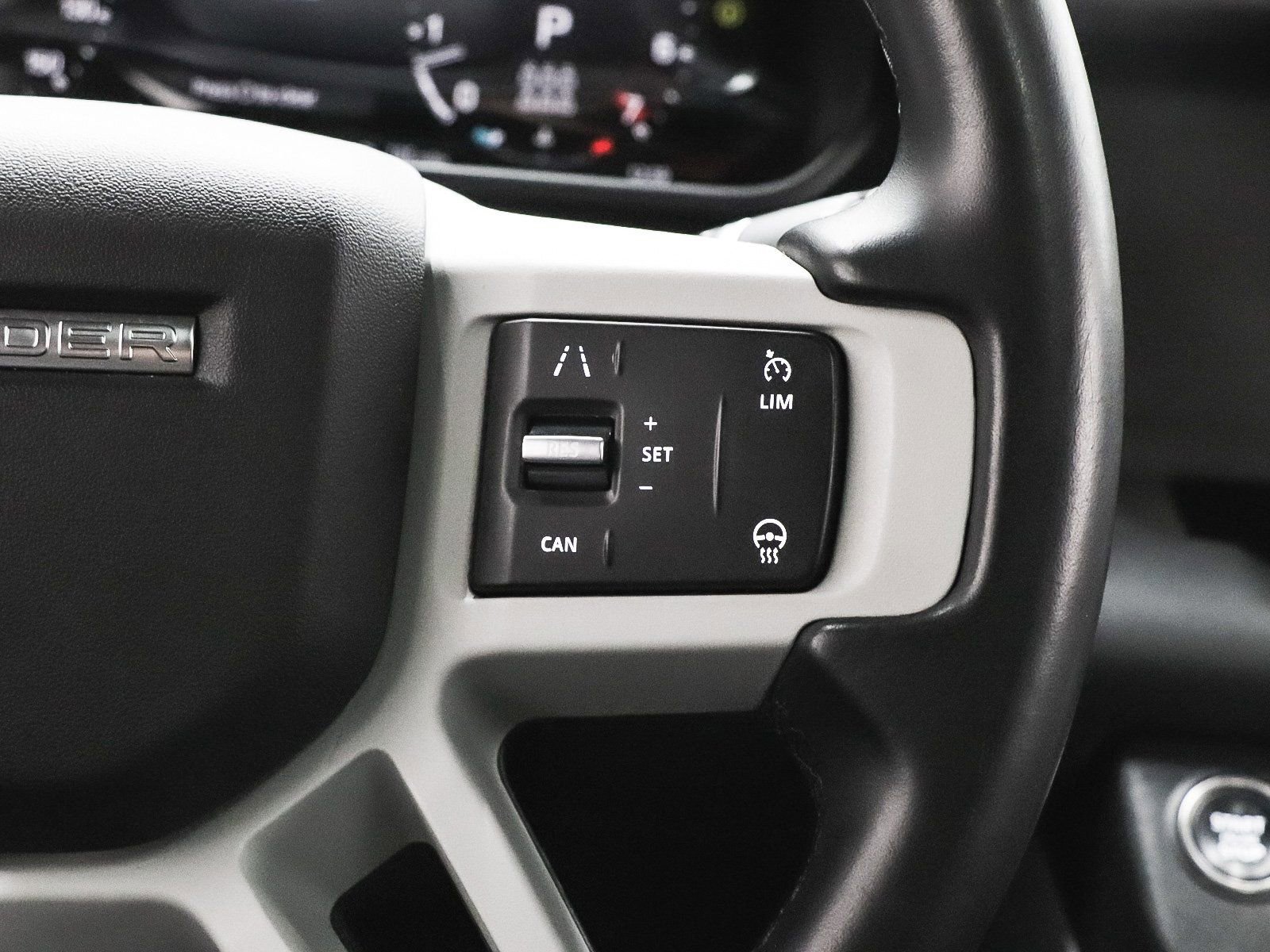 Used 2023 Land Rover Defender 130 X-Dynamic SE image 30