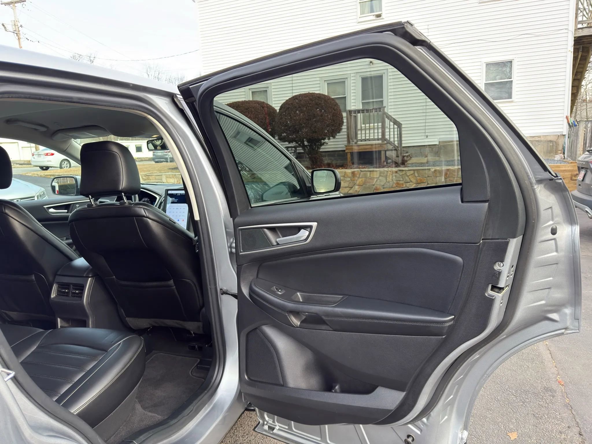 Used 2021 Ford Edge SEL w/ Cargo Accessory Package image 18