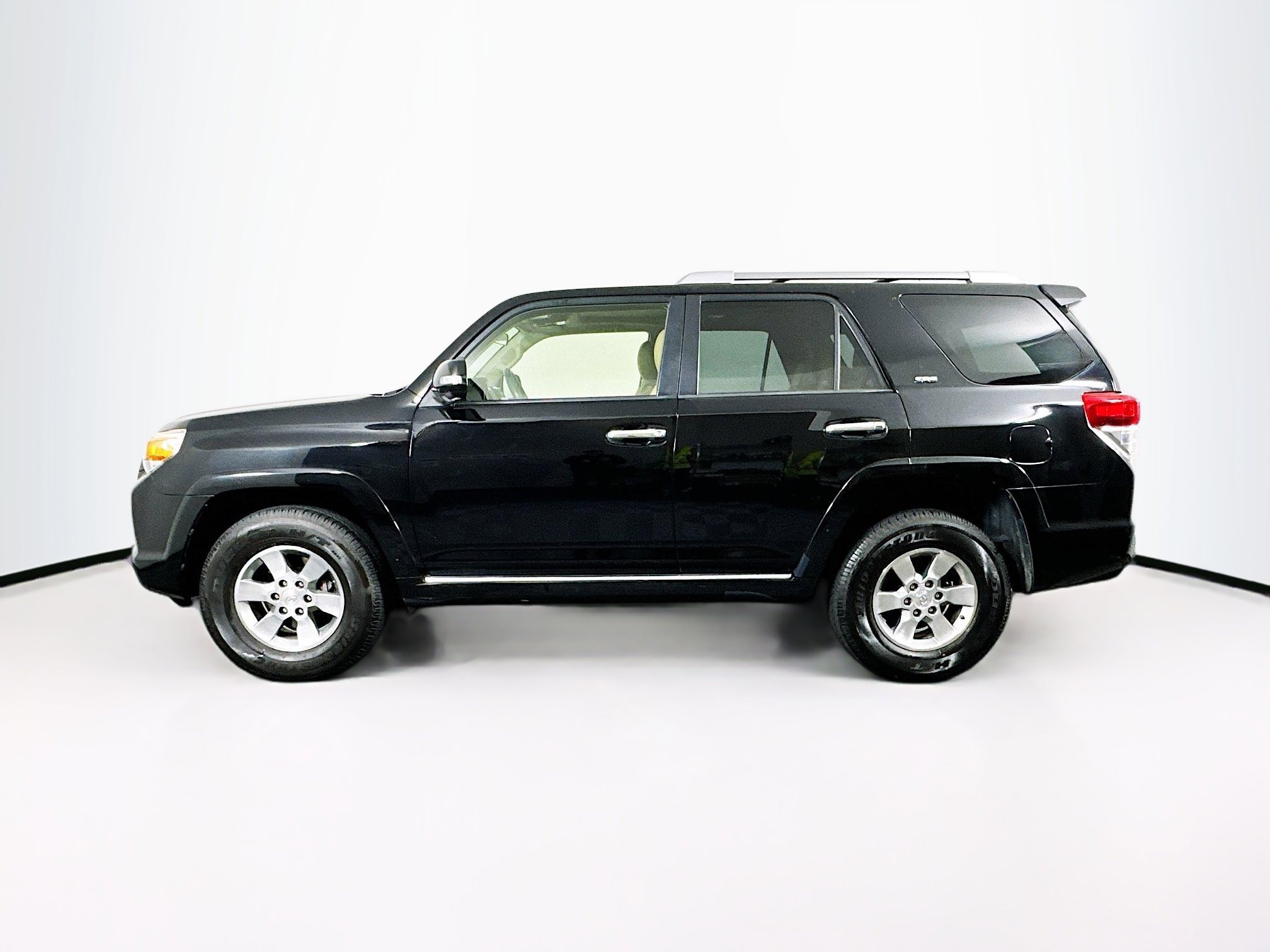 Used 2013 Toyota 4Runner SR5 w/ Convenience Pkg image 4