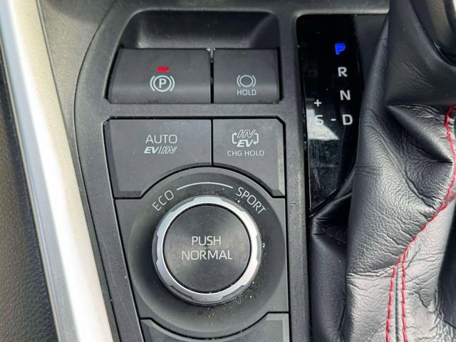 Used 2023 Toyota RAV4 SE w/ Weather & Moonroof Package image 29