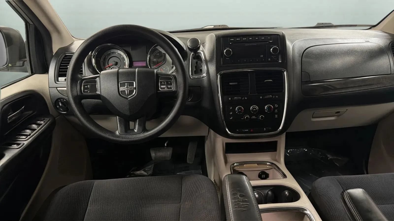 Used 2014 Dodge Grand Caravan SXT FWD image 10