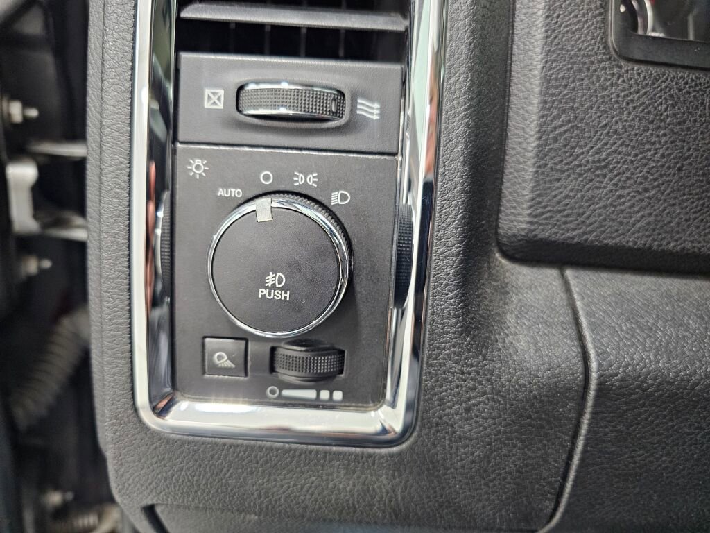 Used 2013 RAM 2500 Laramie w/ Cold Weather Group image 27